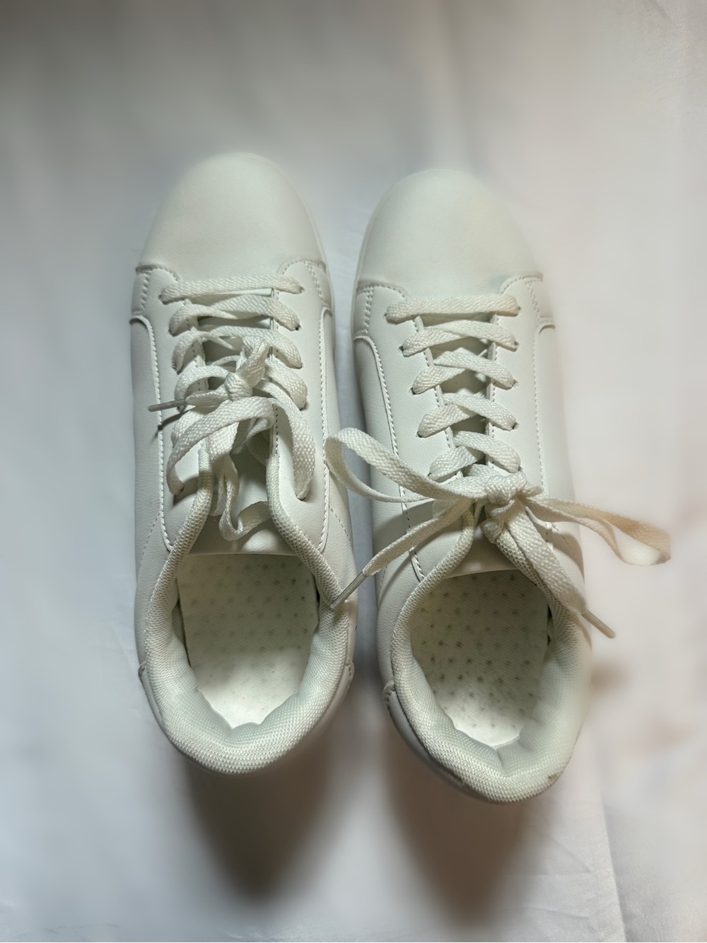 SHEIN White Minimalist Low Top Sneakers Size Women’s 8 (CN 40)